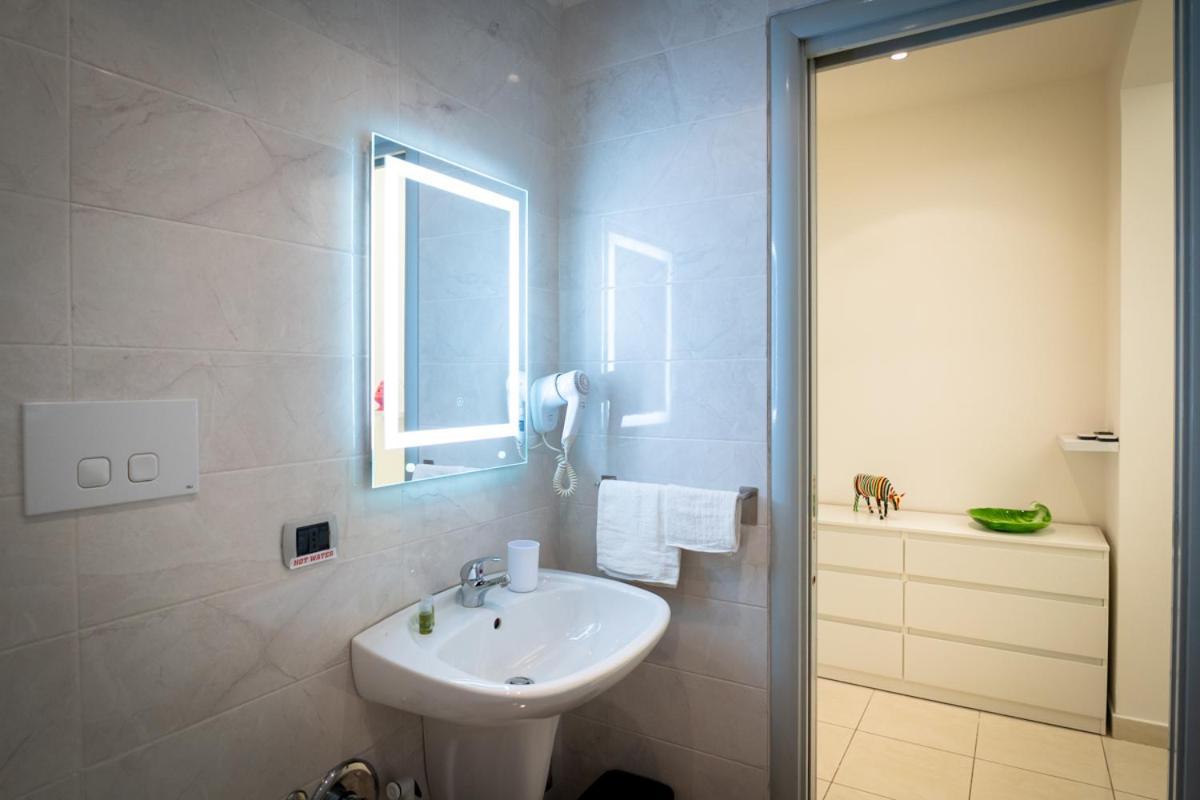 Antica Dimora Capruzzi Apartment Bari Exterior foto